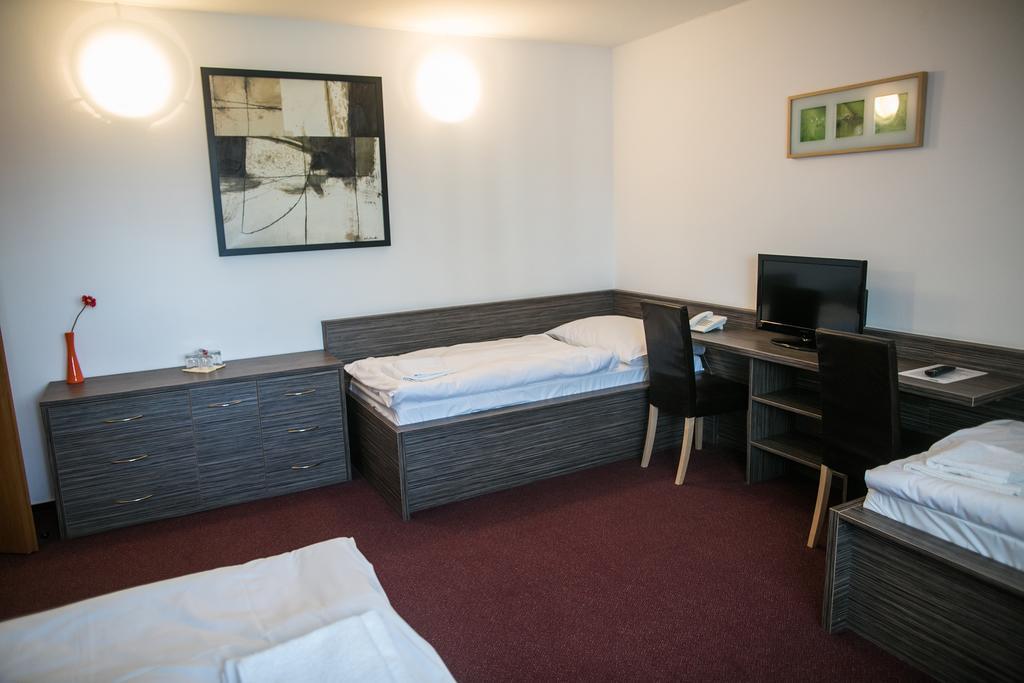 Hotel Rose Břeclav Exterior foto