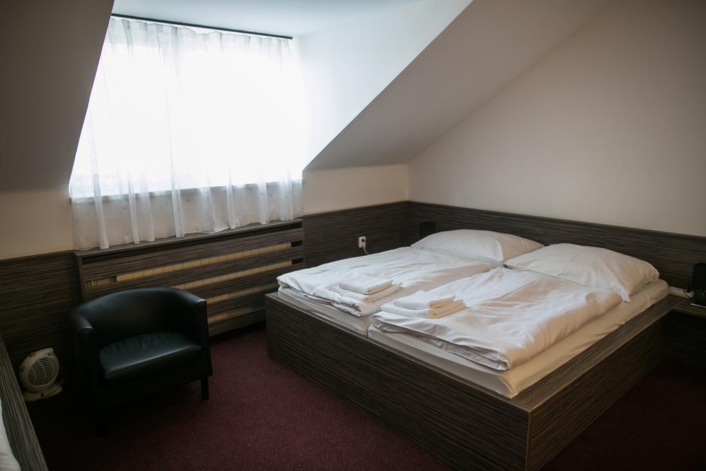 Hotel Rose Břeclav Exterior foto