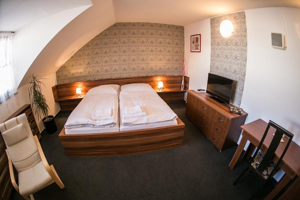 Hotel Rose Břeclav Exterior foto